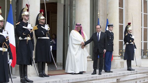 Саудијски принц Мухаммад ибн Наиф Аль Сауд и председник Француске Франсоа Оланд - Sputnik Србија