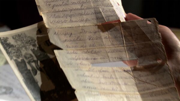 Deo pisma koje je majka poslala ocu u logor i poslednja fotografija sa braćom koja su nestala, Anka Mišlenović iz Beograda, preživela logore Stara Gradiška i Jastrebarsko. - Sputnik Srbija