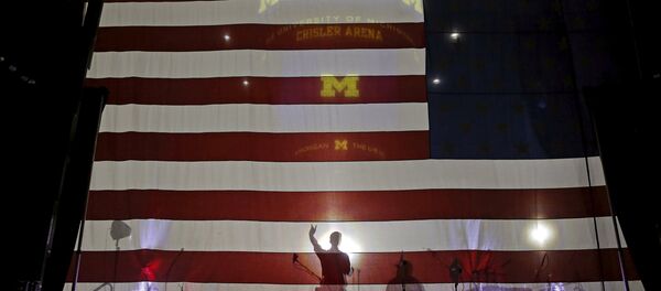 Američka zastava na predizbornom skupu demokratskog kandidata Bernija Sandersa Američka zastava na predizbornom skupu demokratskog kandidata Bernija Sandersa - Sputnik Srbija