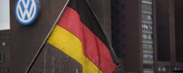 Лого Фолксвагена и застава Немачке - Sputnik Србија