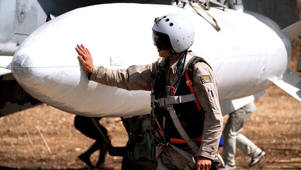 Ruski pilot u avio-bazi Hmejmim u Siriji - Sputnik Srbija
