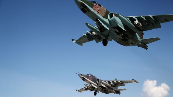 Ruski avioni Su-25 uzleću sa avio-baze Hmejmim u Siriji - Sputnik Srbija