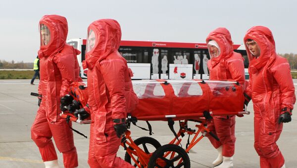 Rusko Ministarstvo za vanredne situacije ima poseban avion posvećen transportu zaraženih ebolom - Sputnik Srbija