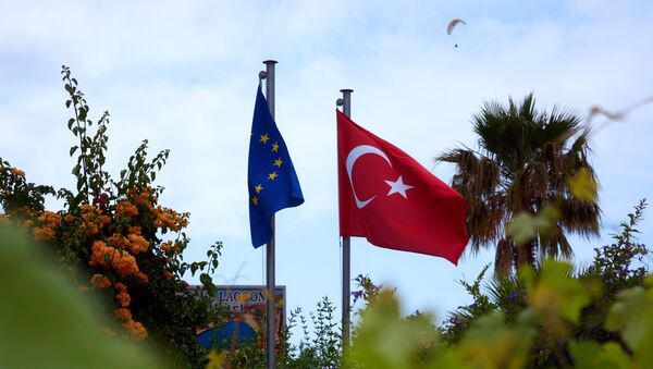 Zastave Turske i EU - Sputnik Srbija