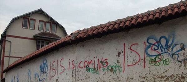 Графит „ДАЕШ долази“ на зиду цркве у Приштини - Sputnik Србија