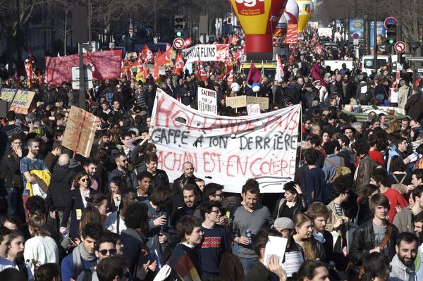 Protest studenata u Francuskoj Protest studenata u Francuskoj - Sputnik Srbija