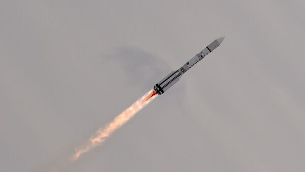 Старт ракеты Протон-М с космодрома Байконур - Sputnik Србија