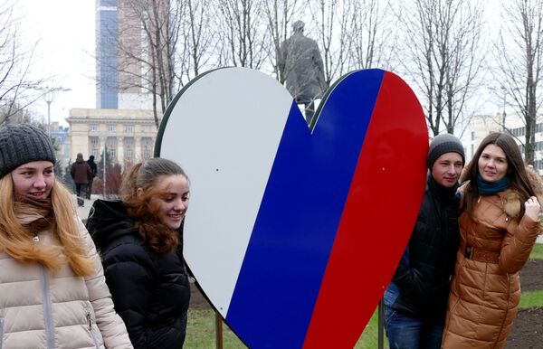Miting u Donjecku posvećen godišnjici ujedinjenja Krima sa Rusijom - Sputnik Srbija