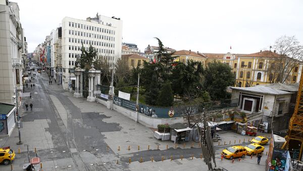 Najprometnija istanbulska ulica u srcu grada skoro pusta posle terorističkog napada. - Sputnik Srbija