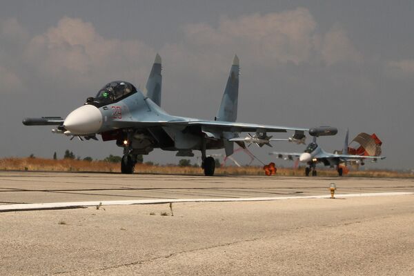 Ruski lovac Su-30 sleće u bazu Hmejmim u provinciji Latakija u Siriji. Ruski lovac Su-30 sleće u bazu Hmejmim u provinciji Latakija u Siriji. - Sputnik Srbija
