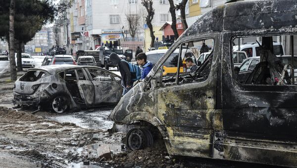 Zapaljeni automobili u gradu Dijarbakir, Turska - Sputnik Srbija