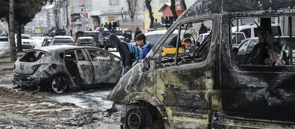 Запаљени аутомобили у граду Дијарбакир, Турска - Sputnik Србија