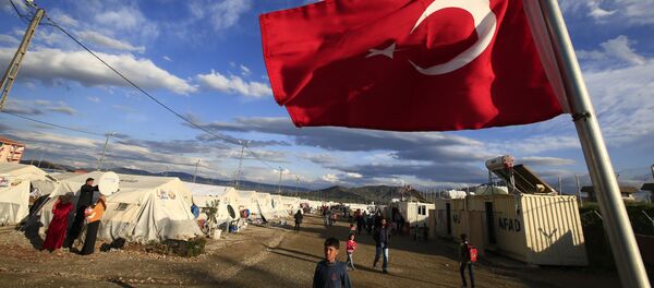 Turska zastava se vijori u izbegličkom kampu sirijskih izbeglica - Sputnik Srbija