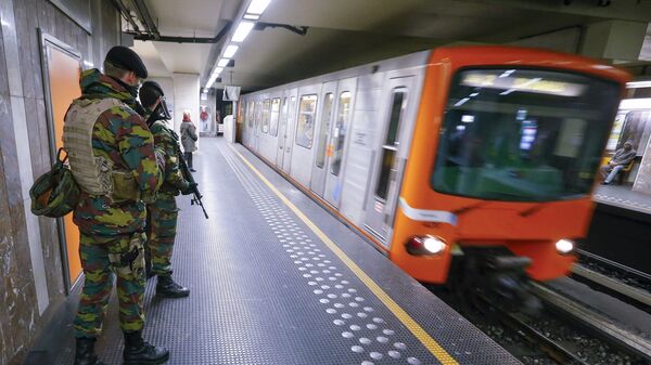 Белгијска војска патролира у метроу Мелбек у Бриселу - Sputnik Србија