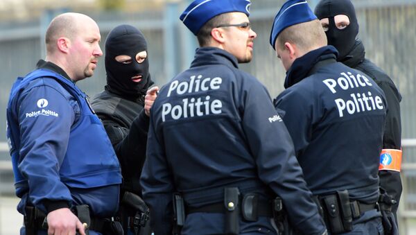 Pripadnici policije i sepcijalnih snaga Belgije blizu stanice metroa u Malbeku, Brisel. - Sputnik Srbija