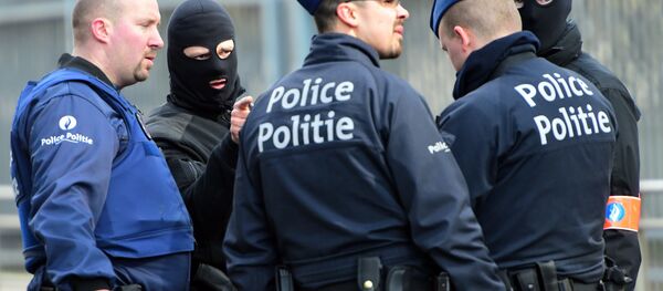 Pripadnici policije i sepcijalnih snaga Belgije blizu stanice metroa u Malbeku, Brisel. - Sputnik Srbija