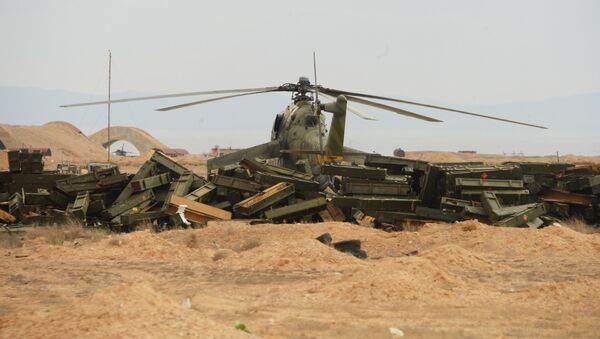 Helikopter sirijske vojske u blizini Palmire - Sputnik Srbija