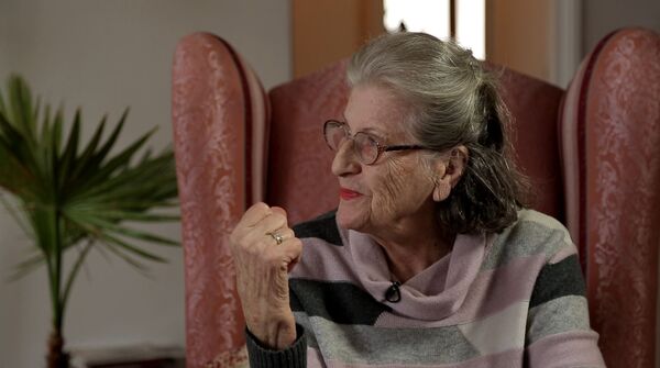 Klinton je rekao: Amerika će ući na vašu stranu, muslimansku stranu, u rat, bombardovaće Srbe, ako dozvolite da četnici uđu u Srebrenicu. I ne sme biti manje od 5.000 masakriranih. Klinton je rekao: Amerika će ući na vašu stranu, muslimansku stranu, u rat, bombardovaće Srbe, ako dozvolite da četnici uđu u Srebrenicu. I ne sme biti manje od 5.000 masakriranih. - Sputnik Srbija