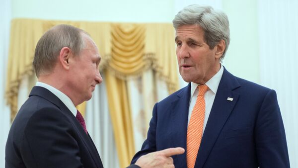 Руски председник Владимир Путин и амерички државни секретар Џон Кери - Sputnik Србија