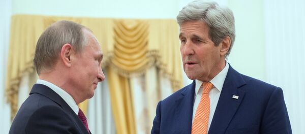 Руски председник Владимир Путин и амерички државни секретар Џон Кери - Sputnik Србија