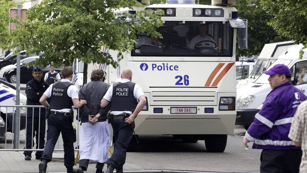 Хапшење екстремних муслимана у насељу Моленбек у Бриселу 2012. године - Sputnik Србија