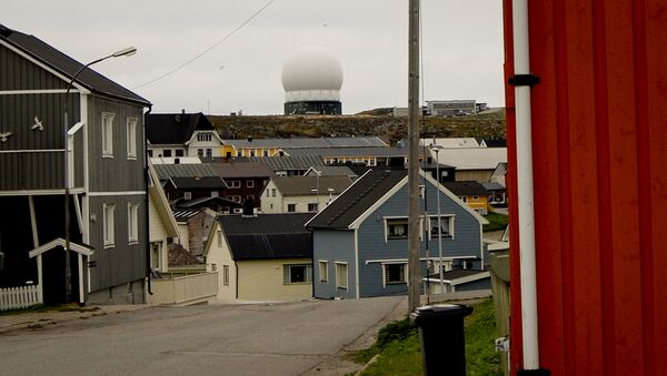 Радарски систем Глобус 2 у Вардеу, на северу Норвешке, од 5. јуна 2013. НАТО радар са Норвешком обалском администрацијом која посматра пловидбу у Баренцовом мору, постављен је на граници са Русијом - Sputnik Србија