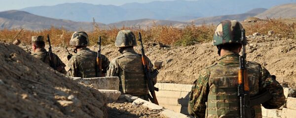 Јерменски војници самопроглашене републике Нагорно-Карабах поред ровова на првој линији на граници са Азербејџаном, 25. октобра, 2012. године - АРХИВКСА ФОТОГРАФИЈА Јерменски војници самопроглашене републике Нагорно-Карабах поред ровова на првој линији на граници са Азербејџаном, 25. октобра, 2012. године - АРХИВКСА ФОТОГРАФИЈА - Sputnik Србија