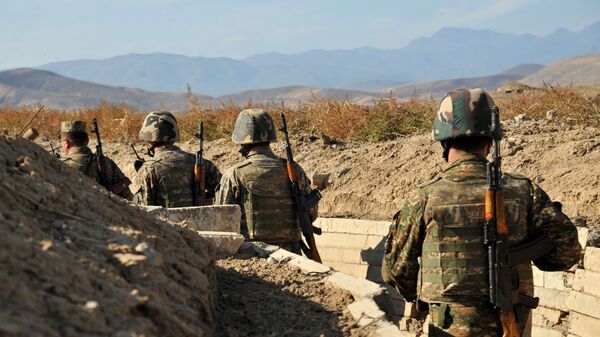 Јерменски војници самопроглашене републике Нагорно-Карабах поред ровова на првој линији на граници са Азербејџаном, 25. октобра, 2012. године - АРХИВКСА ФОТОГРАФИЈА - Sputnik Србија
