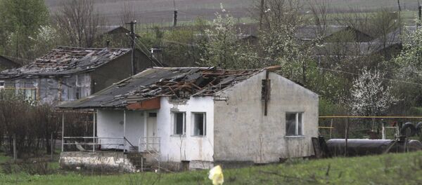 A house which was damaged during clashes between Armenian and Azeri forces, is seen in the town of Martakert in Nagorno-Karabakh region, which is controlled by separatist Armenians, April 3, 2016. A house which was damaged during clashes between Armenian and Azeri forces, is seen in the town of Martakert in Nagorno-Karabakh region, which is controlled by separatist Armenians, April 3, 2016. - Sputnik Србија