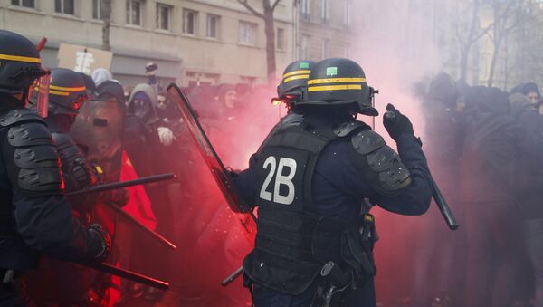 Sukob policije i studenata u Parizu 5. aprila 2016. god. - Sputnik Srbija