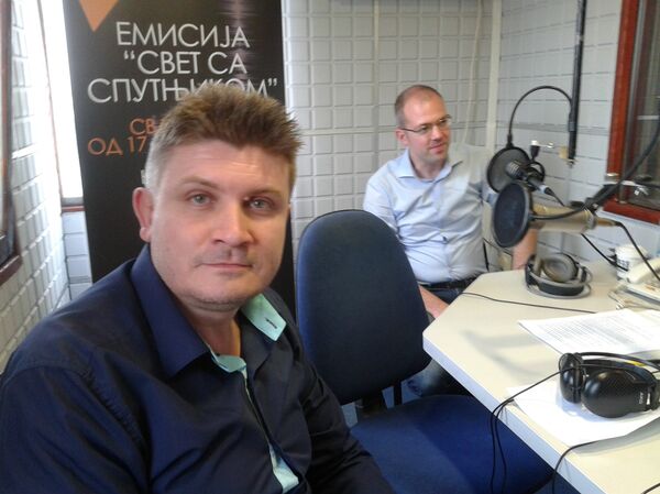 Ivan Dojčinović iz koalicije DSS-Dveri i Konstantin Samofalov iz koalicije SDS-LDP-LSV Ivan Dojčinović iz koalicije DSS-Dveri i Konstantin Samofalov iz koalicije SDS-LDP-LSV - Sputnik Srbija