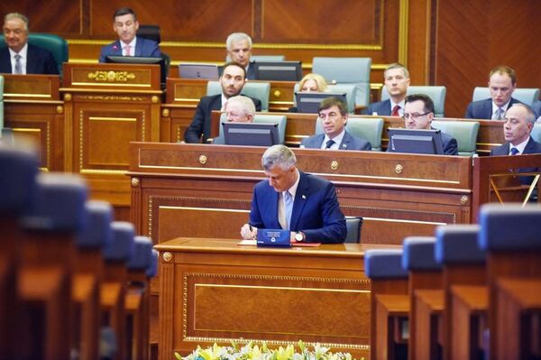 Hašim Tači posle svečane zakletve u kosovskom parlamentu - Sputnik Srbija