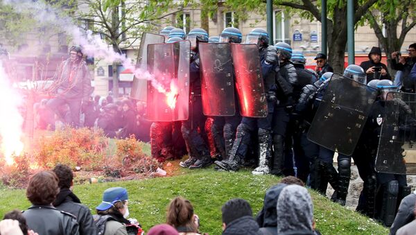 Сукоб француске полиције и демонстраната који се противе предлогу закона о раду, Париз - Sputnik Србија