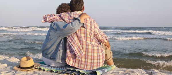 Пар у годинама на обали мора - Sputnik Србија