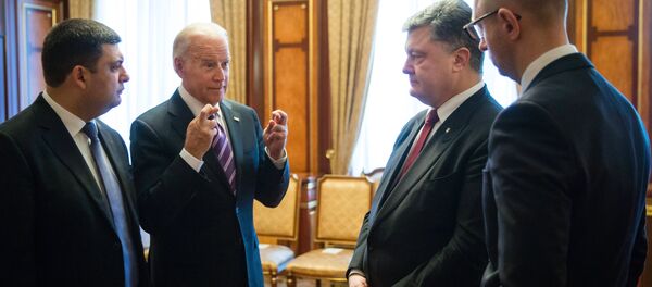 Владимир Гројсман, Џо Бајден, Петро Порошенко и Арсениј Јацењук - Sputnik Србија