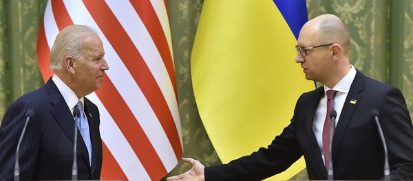 Džozef Bajden i Arsenij Jacenjuk - Sputnik Srbija