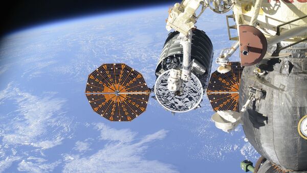 Пристајање теретног свемирског брода Сигнус ОА-6 (Лабуд) на МСС - Sputnik Србија
