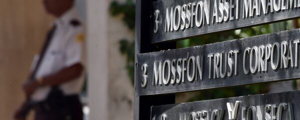 Čuvar ispred zdanja advokatske firme „Mosak Fonseka“ u Panami - Sputnik Srbija