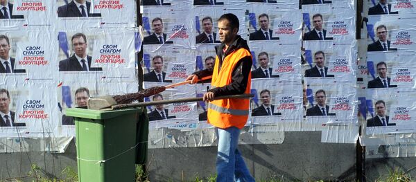 Plakati SNS-a izlepljeni u Beogradu - Sputnik Srbija