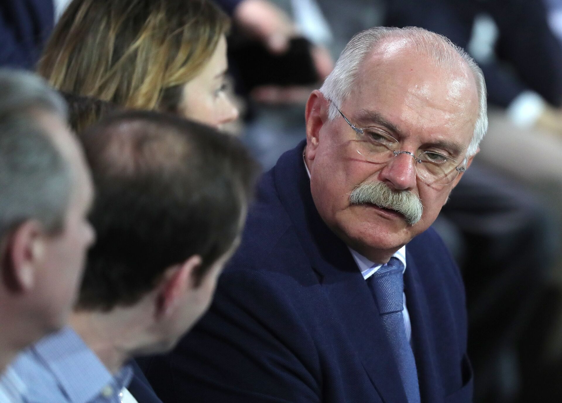 Nikita Mihalkov na „Direktnoj liniji“ sa predsednikom Rusije Vladimirom Putinom Nikita Mihalkov na „Direktnoj liniji“ sa predsednikom Rusije Vladimirom Putinom - Sputnik Srbija, 1920, 01.07.2025