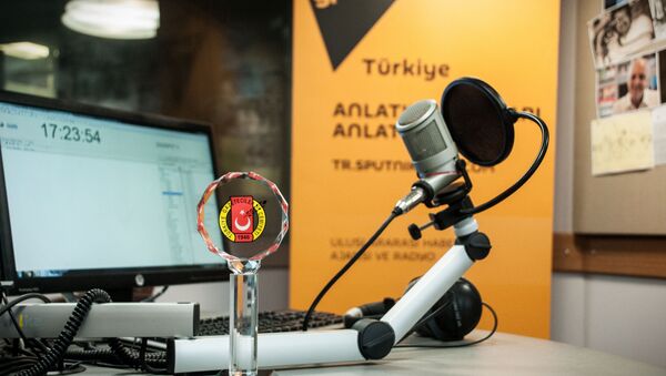 Večernji program radija Sputnjik dobio je nagradu Asocijacije turskih novinara - Sputnik Srbija