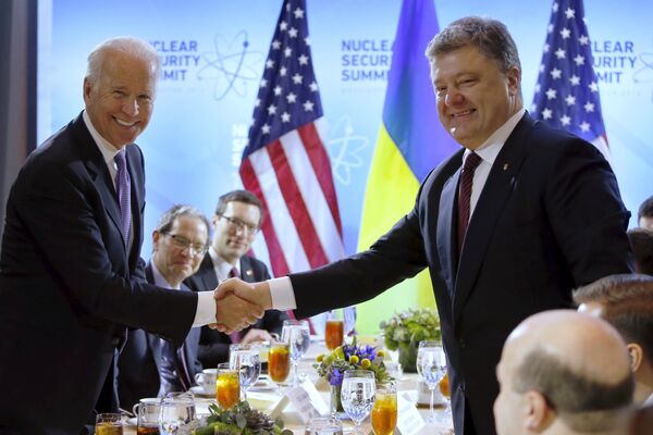 Petro Porošenko optužen za državnu izdaju: Bajden nudio milijardu dolara Petro Porošenko optužen za državnu izdaju: Bajden nudio milijardu dolara - Sputnik Srbija