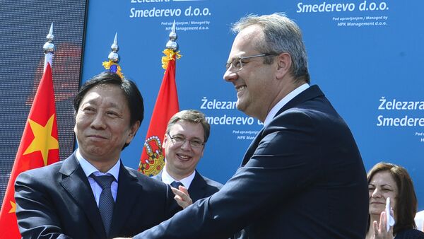Ministar privrede Željko Sertić i predsednik kineske kompanije Hestil Ju Jong - Sputnik Srbija