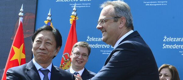 Министар привреде Жељко Сертић и председник кинеске компаније Хестил Ју Јонг - Sputnik Србија