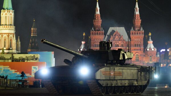 Тенк Т-14 на платформи „армата“ током пробе параде поводом Дана победе у Москви - Sputnik Србија