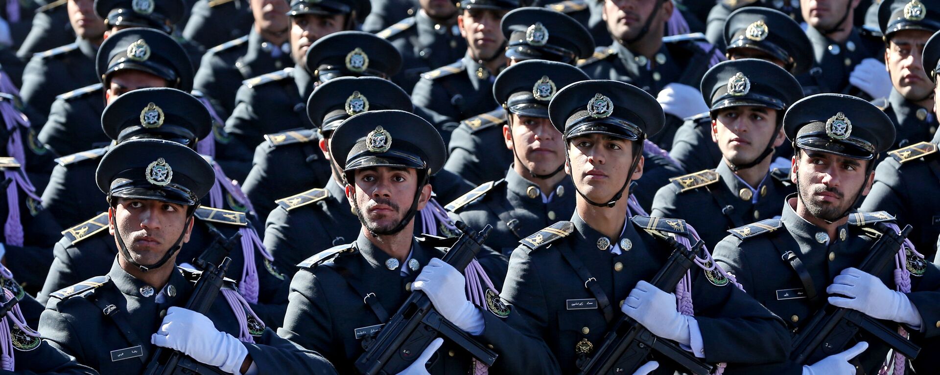 Војна парада у Техерану у част војске Ирана - Sputnik Србија, 1920, 15.10.2023
