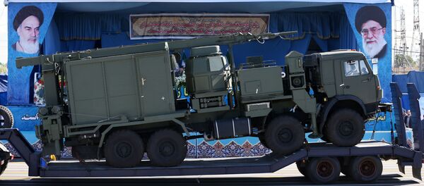 Руски ракетни комплекс С-300 на војној паради у Техерану у част Дана војске Ирана Руски ракетни комплекс С-300 на војној паради у Техерану у част Дана војске Ирана - Sputnik Србија
