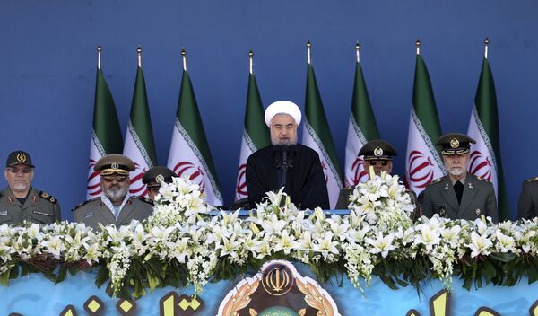 Predsednik Irana Hasan Rohani na vojnoj paradi u čast Dana vojske Predsednik Irana Hasan Rohani na vojnoj paradi u čast Dana vojske - Sputnik Srbija