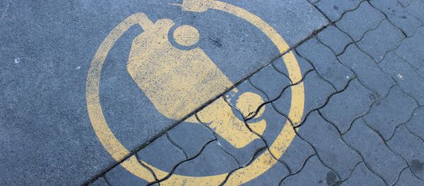 Znak za punjenje električnih automobila Znak za punjenje električnih automobila - Sputnik Srbija