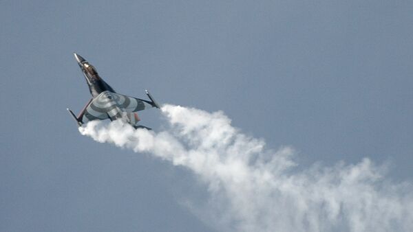 Израелски авион Ф-16 у лету - Sputnik Србија